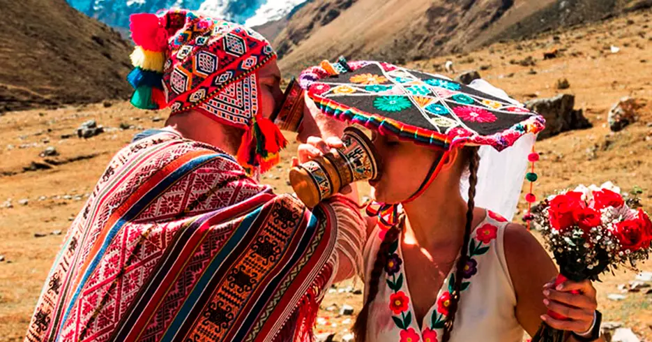 Casamento andino com trajes tradicionais e ritual ancestral