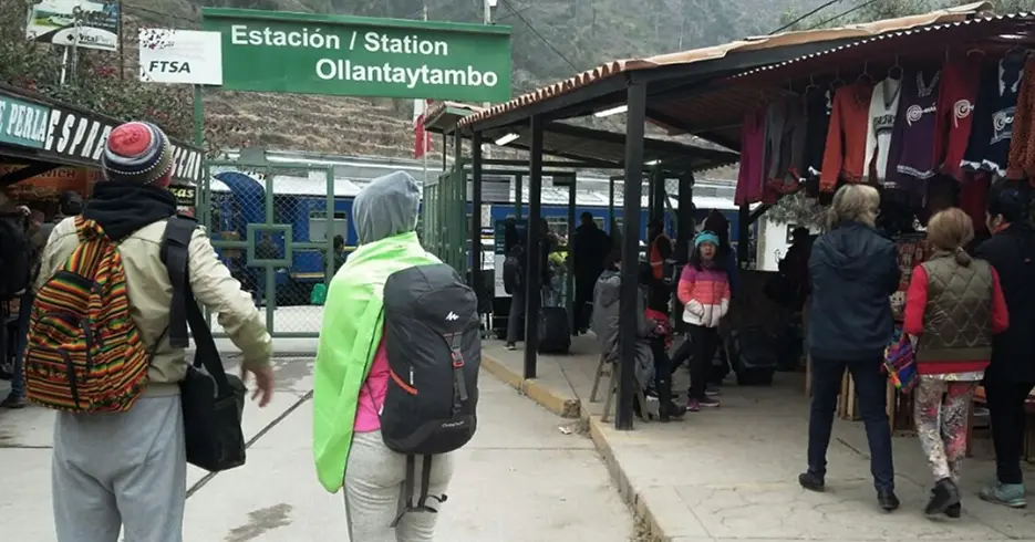 Estação de Ollantaytambo no Vale Sagrado para pegar o trem de Cusco para Machu Picchu