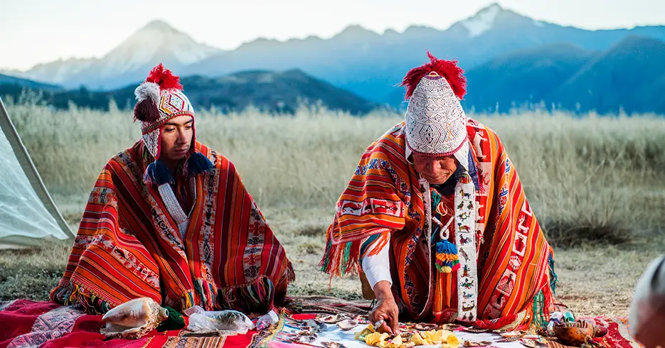 Pagamentos e autorizações à Pachamama e aos Apus dos Andes para o casamento andino