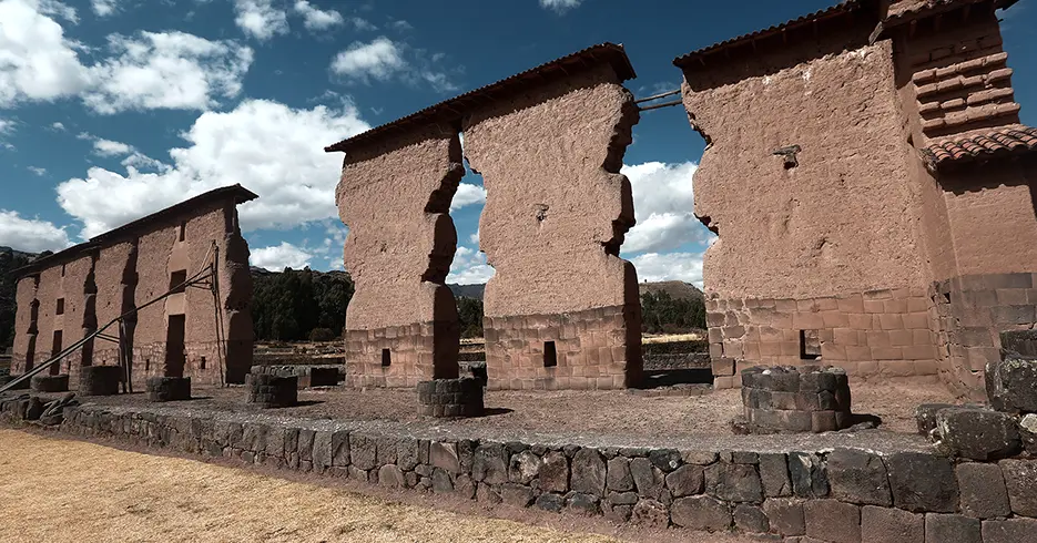 Centro arqueológico de Raqchi na rota do sol