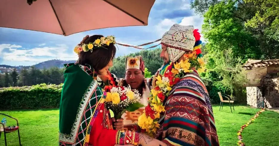 Casamento andino com um xamã, união na cerimônia